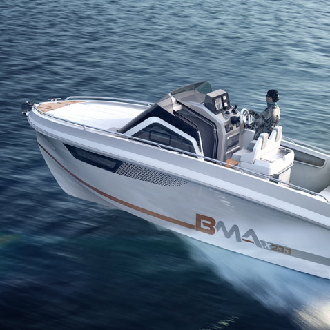 Motorový čln BMA X233