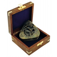 Kompas-slnečné hodiny v drevenej krabičke, antická mosaz, 8x8x6,5cm