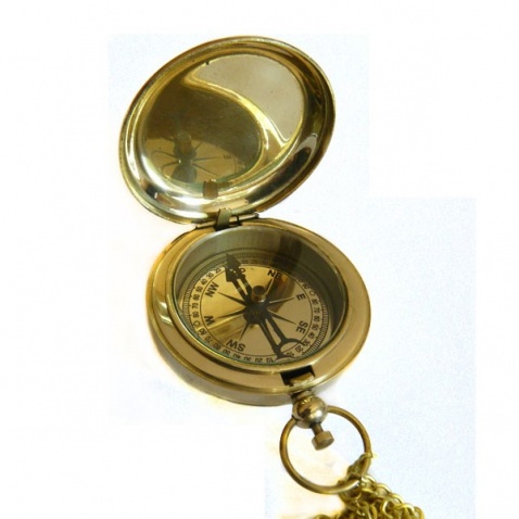 Kompas na retiazke v drevenej krabičke