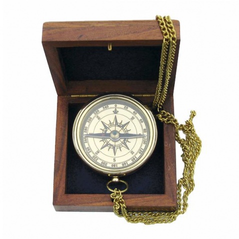 Kompas na retiazke v drevenej krabičke