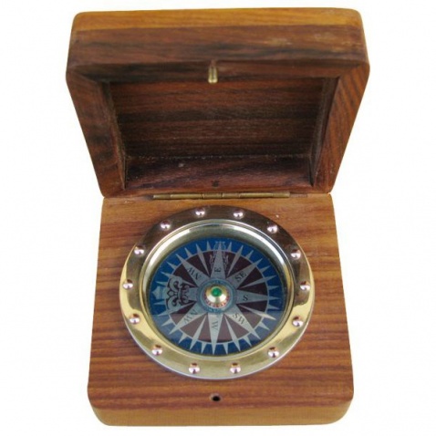 Kompas vsadený do drevenej krabičky,pr.4,3cm